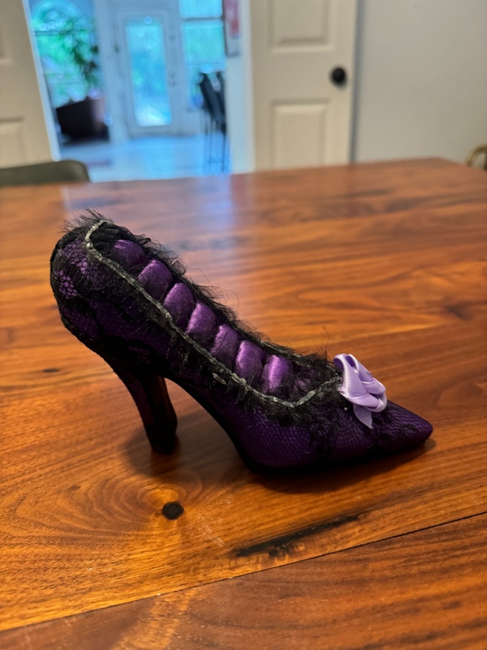Decorative Purple High Heel Shoe Ring Holder Organizer 7” x 4.5” x 2” - Picture 7 of 8